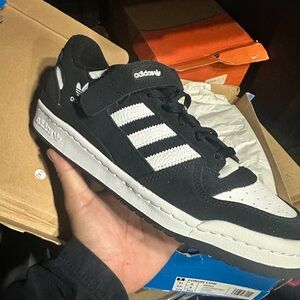 Adidas Men's Black and White Forum Low Sneakers, men’s 9.5, brand new/deadstock